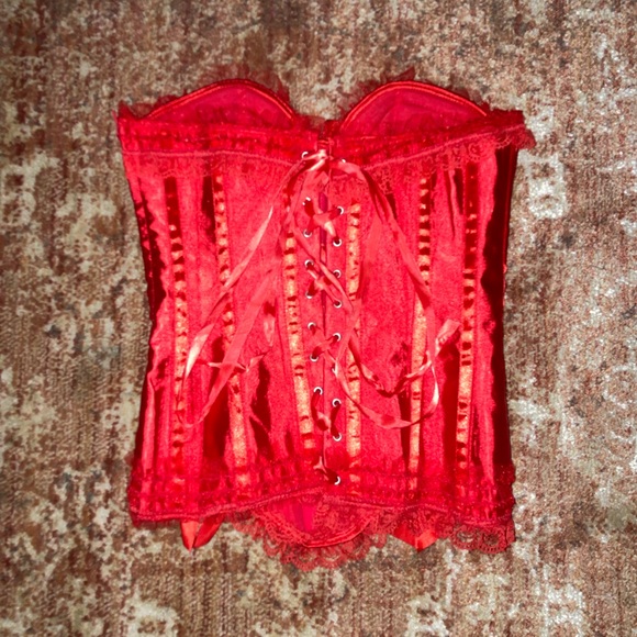 Red Bow Corset - Picture 3 of 8